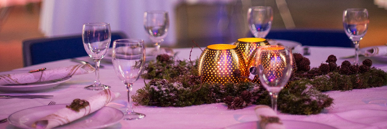 Närbild på dukning av bord